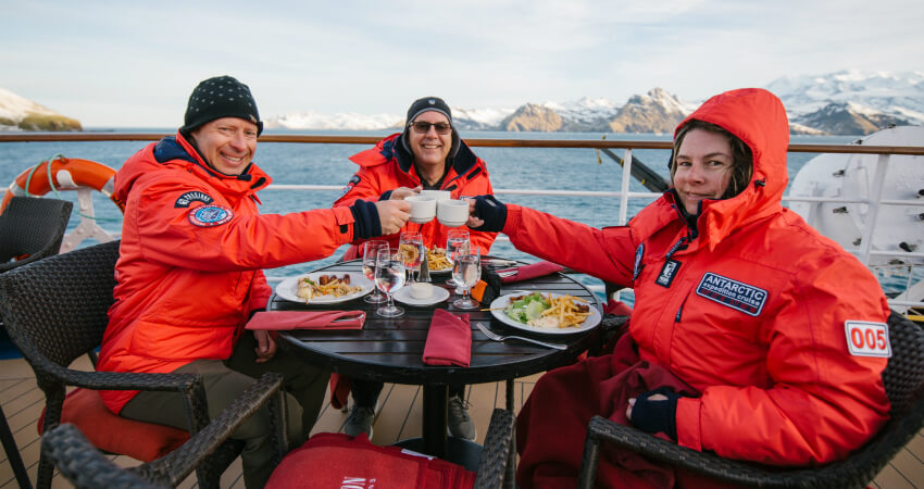 Завтрак в экспедиционном круизе