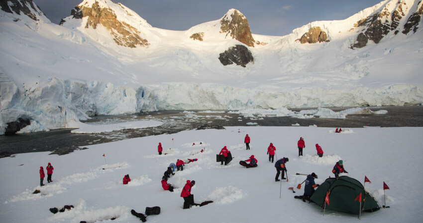 Полярный кемпинг в экспедиционных круизах в Антарктику
