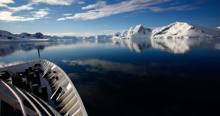 Исследовать Антарктику в круизе на экспедиционном судне