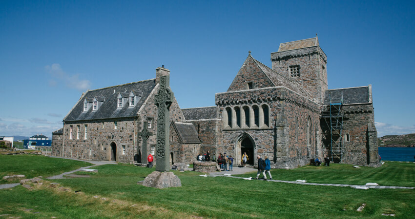 Аббатство Иона - одна из остановок в экспедиционном круизе