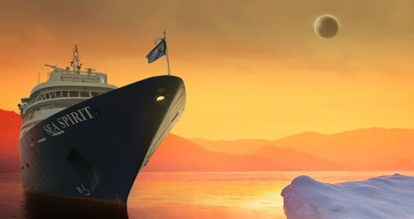 Си Спирит на фоне солнечного затмения